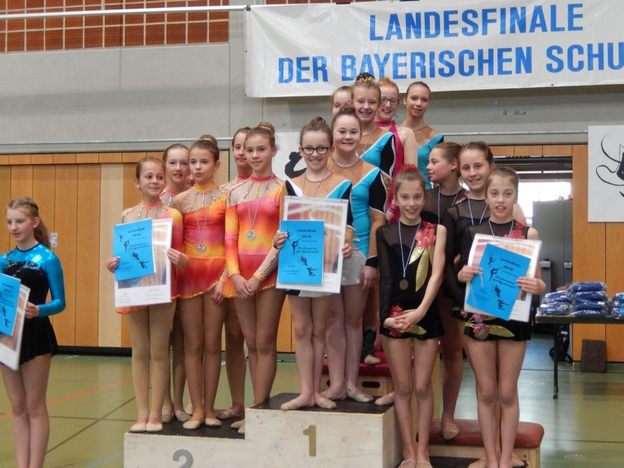 Die Fraunhofer-Gymnastinnen der Wettkampfklasse IV durften auf dem Siegertreppchen ganz oben.