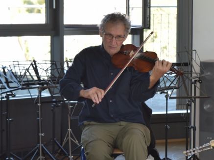 Paddy O’Neill spielt Fiddle