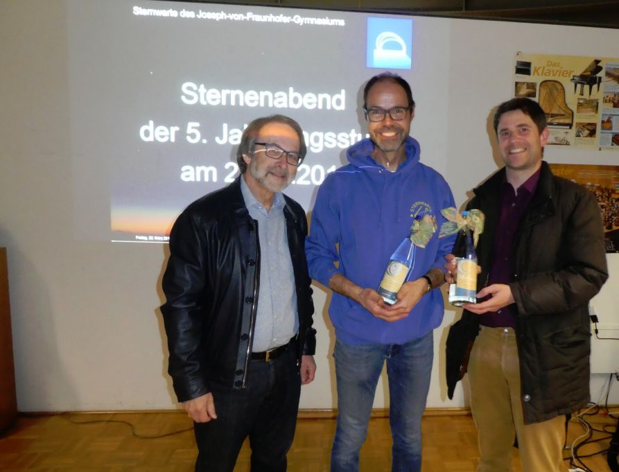 Dank des Fördervereinsvorsitzenden Christian Nowotny an Roland Kastner und Peter Kiener (v. l.) mit "Mondwasser"