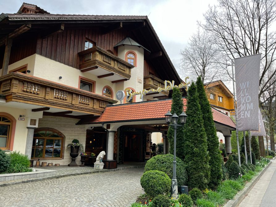 Der Eingang zum Hotel Bayerwaldhof