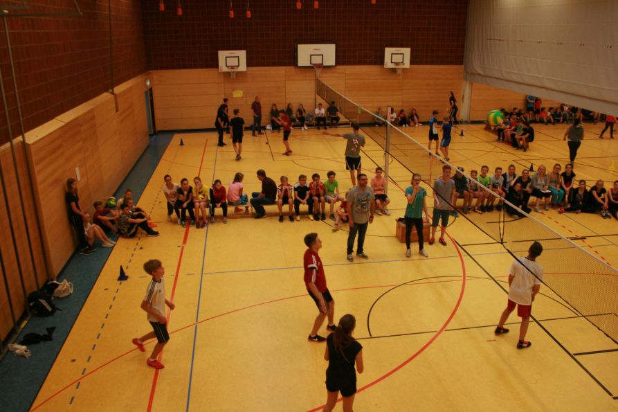 Volleyball in der Fraunhofer-Sporthalle