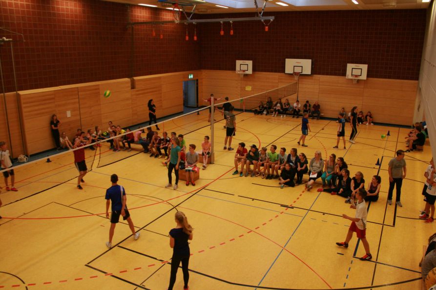 Volleyball in der Fraunhofer-Sporthalle