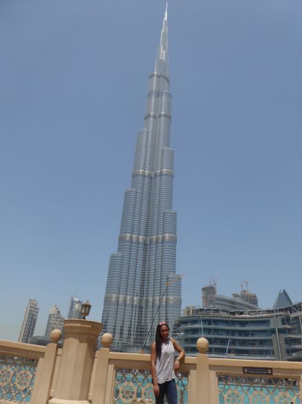 Vor der Burj Khalifa in Dubai