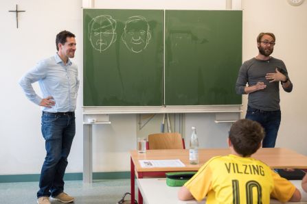 Je nach gewünschtem Alter, müssen auch die Augen oder die Nase angepasst werden.