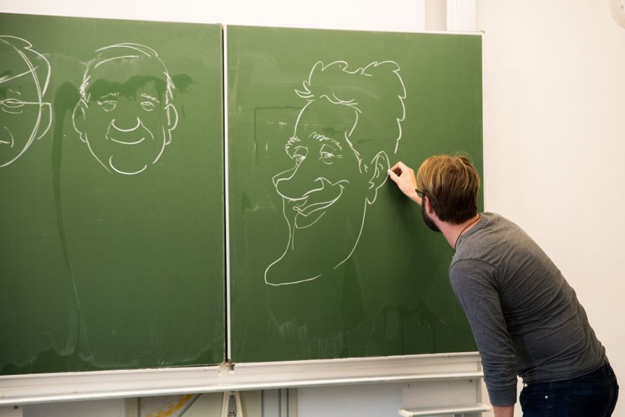 Daniel Stieglitz zeichnet die Karikatur von Christian Luy.