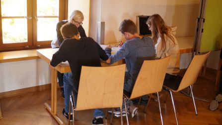 ... arbeiteten die Schüler auch in Kleingruppen