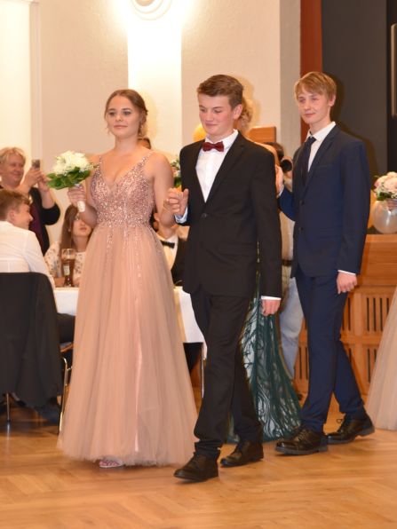 Lange Abendkleider mit Spitze bei den Damen ...