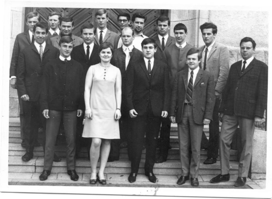 Abiturklasse 13 b aus dem Jahr 1968 - damals