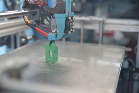 … wird vom 3D-Drucker sofort ausgedruckt.