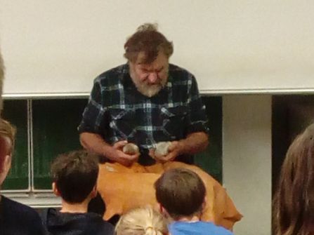 Der Referent bei seinem Vortrag