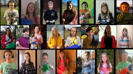 Die Chorklassenschüler waren mit Feuereifer dabei und hatten sichtlich Spaß beim gemeinsamen Singen.