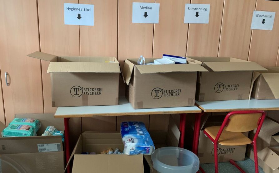 Im SMV-Zimmer des Fraunhofer-Gymnasiums wurden zunächst alle Spenden gesammelt und sortiert.