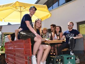 Bratwürstl, Cocktails und jede Menge Spaß