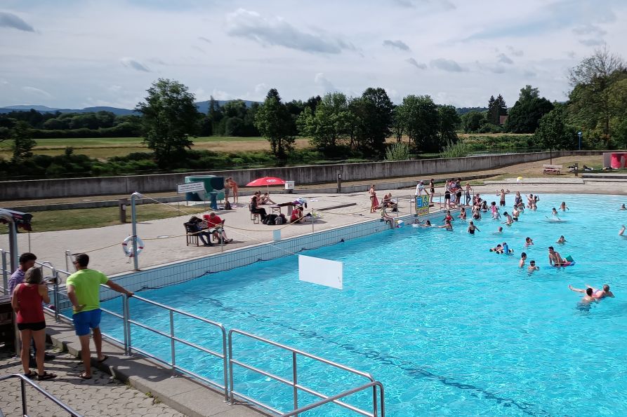 Bei sommerlichen Temperaturen machte das Schwimmfest allen Spaß!