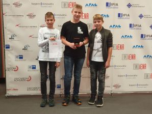 Jo Schießl, Maximilian Schweida und Luis Schmaderer wurden mit der Goldmedaille ausgezeichnet.