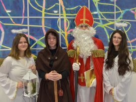 Nikolaus besucht die 5. Klassen