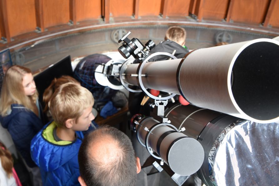 Astronomie-Lehrer Roland Kastner erklärte geduldig die verschiedenen Erscheinungsbilder.