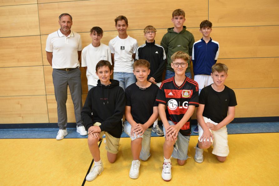 Im Fußball erreichte die Fraunhofer-Mannschaft den 3. Platz im Nordbayernfinale und musste sich hierfür gegen zahlreiche andere Mannschaften auf mehreren Wettbewerbsebenen durchsetzen.