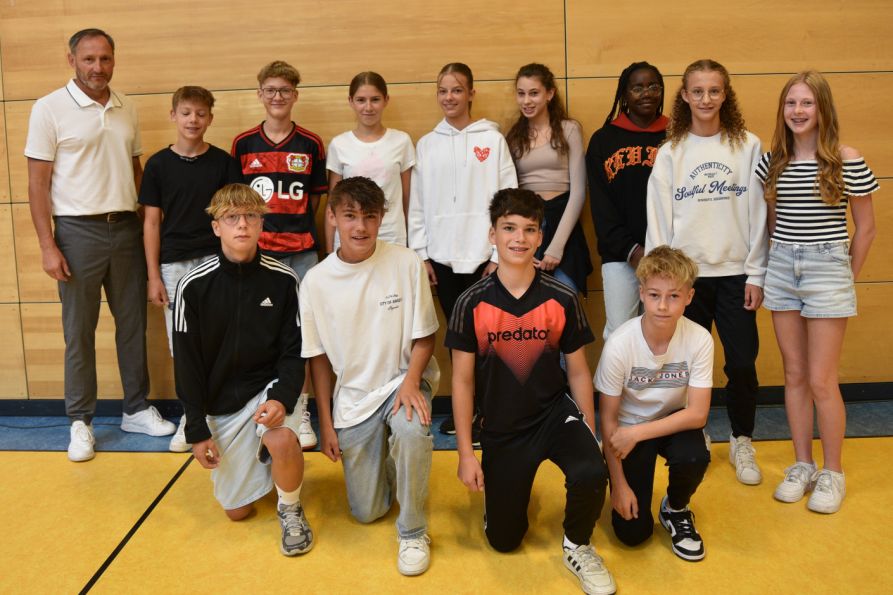 Die Leichathletikmannschaften des Fraunhofer-Gymnasiums erreichten beim Vergleichswettkampf der Chamer Schulen den 1. Platz.