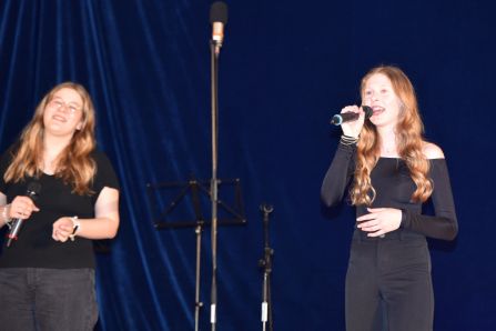 Engagierte Sängerinnen bei den Rising Stars