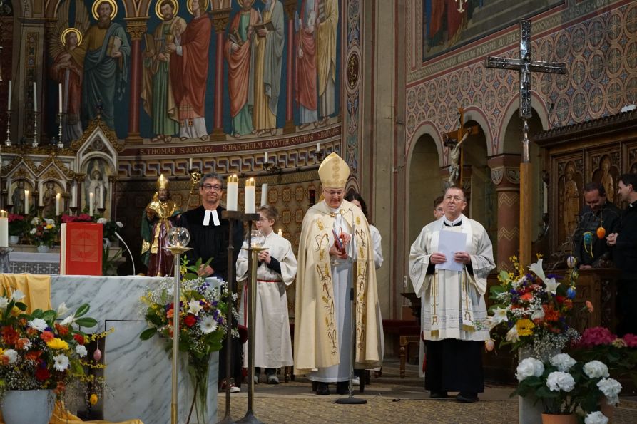 Neben Bischof Rudolf waren auch Pater Peter Renju und der evangelische Kollege Stephan Nagl an der ökumenischen Andacht beteiligt.