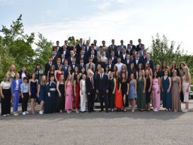 feiert – lacht – tanzt – lebt