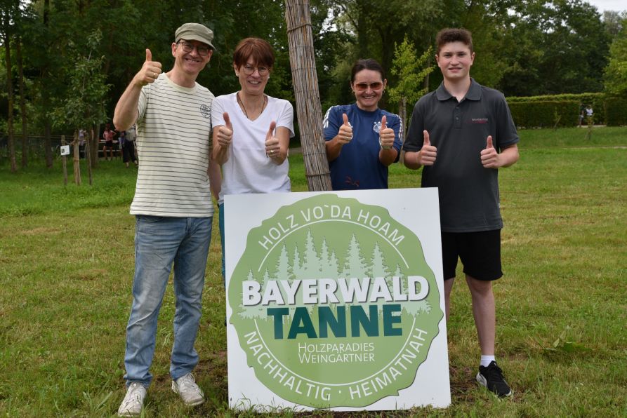 Neben dem Holzparadies Weingärtner unterstützen auch die Fraunhofer-Freunde, der Förderverein der Schule, den Spendenlauf.