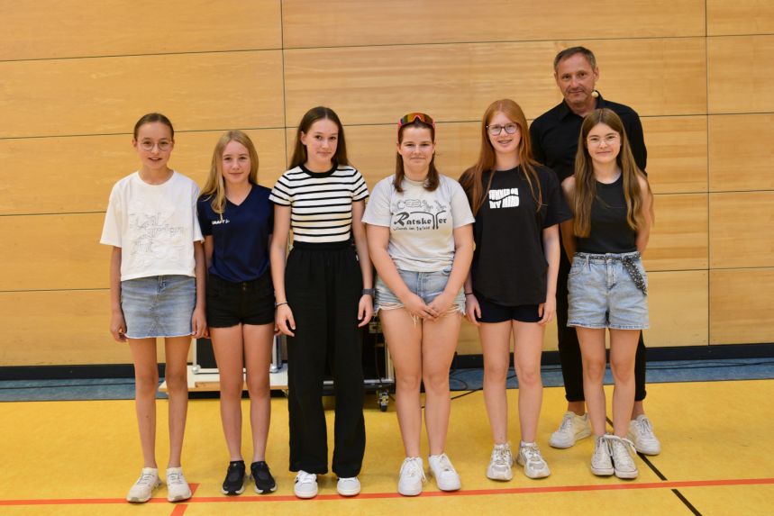 Anna Wagner, Emma Kolbeck, Victoria Riedl, Valerie Klier, Elena Rank, Emma Scheubeck erreichten einen 2. Platz im Bezirksfinale und einen 7. Platz im Landesfinale Skilanglauf.