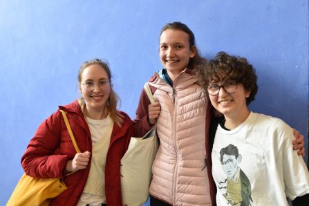 Verena Kandlbinder, Lena Köstner und Emily Zistler entschieden sich wie viele andere auch für das Gedicht der Gegenwartslyrik und hoffen darauf, es richtig interpretiert zu haben.