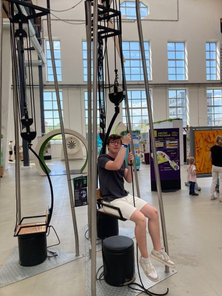 Die Fraunhofer-Schüler konnten Physik ganz hautnah ...