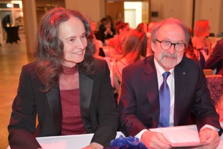 Auch der Vorsitzende des Fördervereins, StD a.D. Christian Nowotny, war mit seiner Gattin am Ball und ließ sich bestens unterhalten.