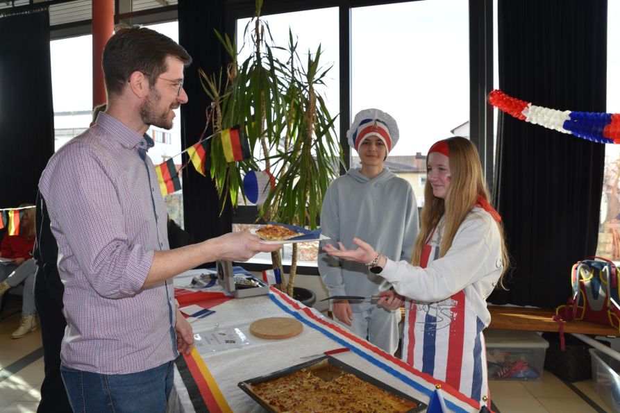 Beim Quiche-Verkauf in der Pausenhalle