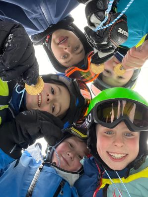 Wettkampfklasse IV J: Korbinian Meierhofer (6f), Vincent Hecht (6g), Quirin Hoffmann (5e), Georg Hoffmann (6e), Severin Fischer (5e)