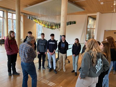 Ein Teil der Fraunhofergruppe im Foyer des Nawareum