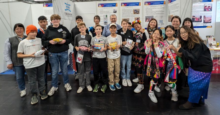 Zu Besuch am Stand der taiwanesischen Schüler