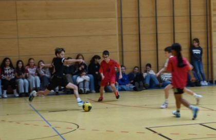 Jährlich findet das traditionelle Weihnachtsturnier aller Fußballklassen statt.