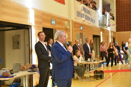 Der Sportbeauftragte Günther Lommer überbrachte am Morgen die Grüße des Landrats und wünschte der Veranstaltung einen guten Verlauf.