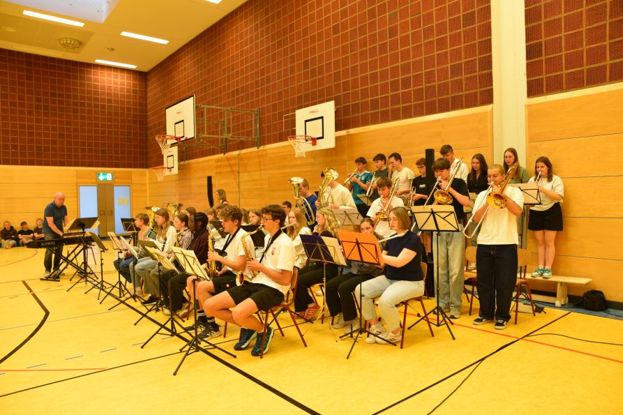 Die Jazzband ist eines der musikalischen Aushängeschilder der Schule und begeisterte Lehrer und Schüler des Fraunhofers.