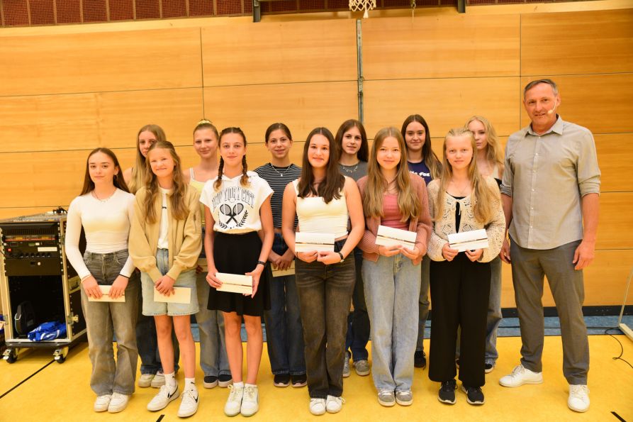 Die Rock Banditos Jugendformation, die Let's Do It Girl-Formation und die Royal Dancers Lady-Formation waren im Rock'n'Roll besonders erfolgreich und tanzten sich sogar auf den Platz 1 der deutschen Rangliste hinauf.