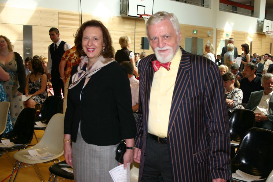 Dr. George Wahr mit seiner Lebensgefährtin Susan bei der Abiturfeier im Juni 2010