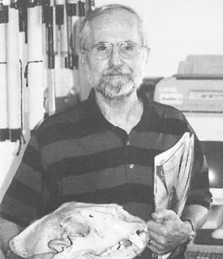 Als Fachbetreuer Biologie machte sich StD i.R. Günther Jahn besonders bei der Pflege und Erweiterung der biologischen Sammlung verdient.