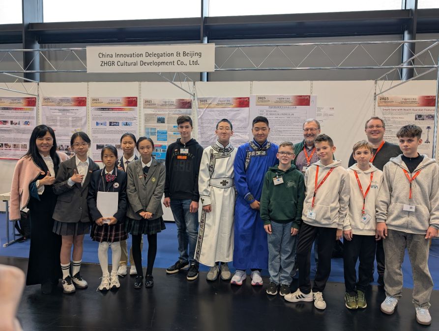 Die Fraunhofer-Schüler unterhielten auf der Messe internationale Kontakte bis nach China.