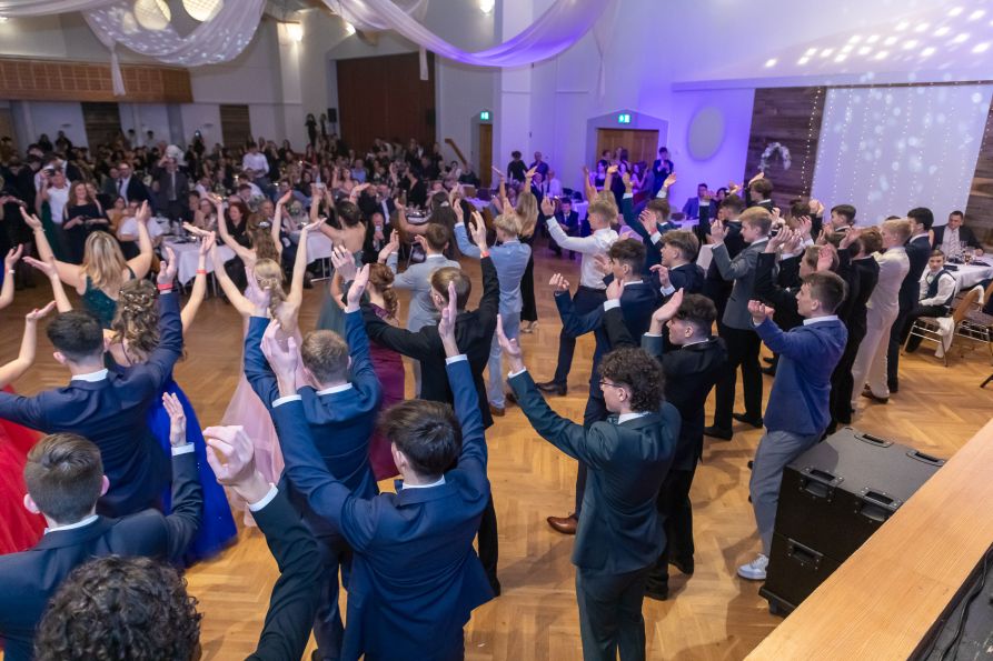 Ein besonderer Hingucker waren die Modetänze, die den Saal zum Beben brachten.