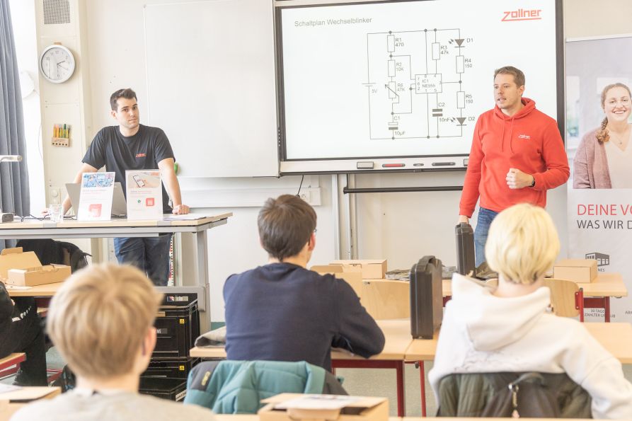 Markus Wagner und Nico Wiesmann stellten als Ausbilder die Zollner Elektronik AG vor.