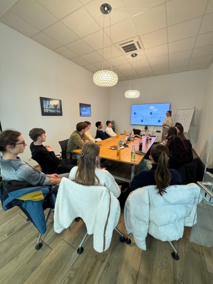 Veronika Dimpflmeier stellte ihren Fachbereich ebenso vor ...