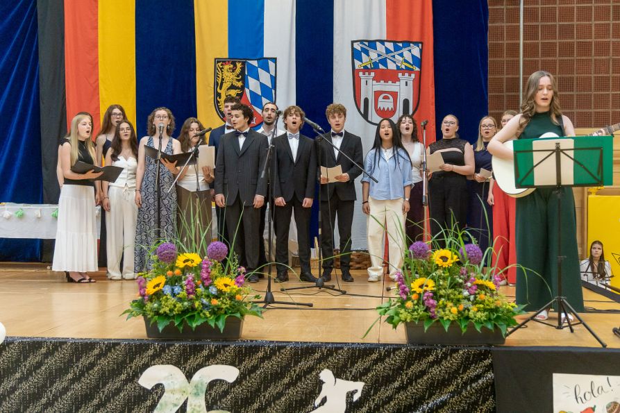 Der Kammerchor mit zahlreichen Abiturienten