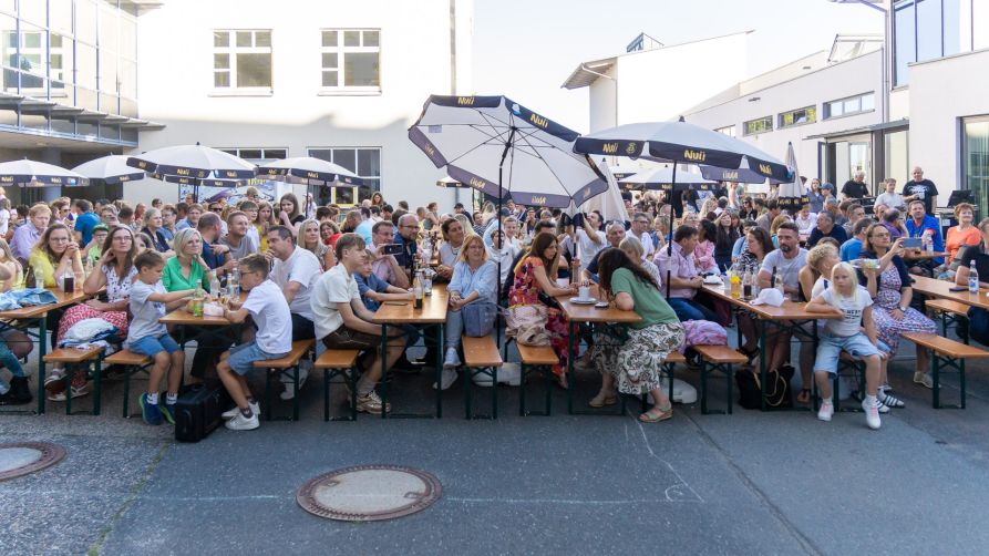Der Innenhof der Schule war wieder einmal bestens gefüllt.