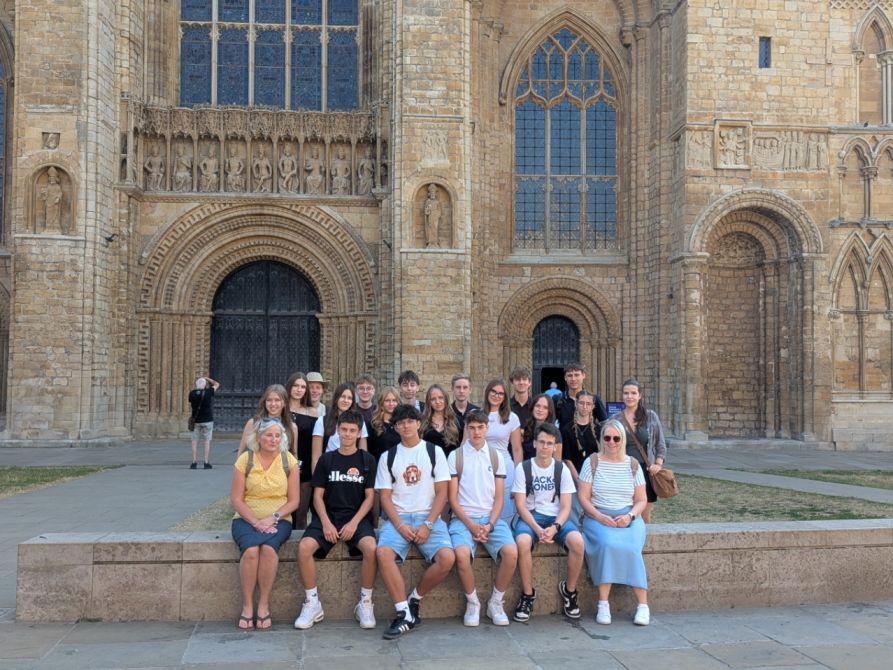 Vor der Lincoln Cathedral