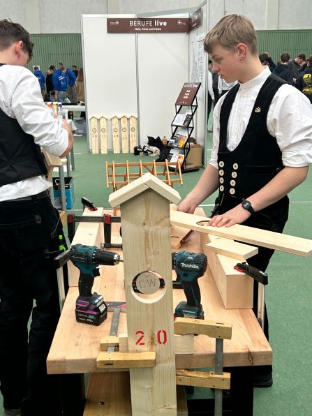 ... bis zum Bau eines Vogelhauses gingen die praktischen Einblicke.