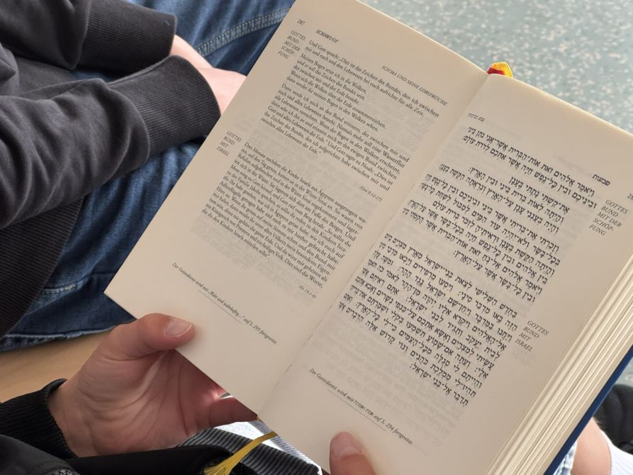 Spannend fanden viele Schülerinnen und Schüler die hebräische Schrift.